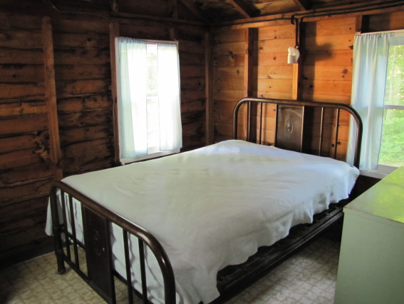 Cabin 14 bedroom